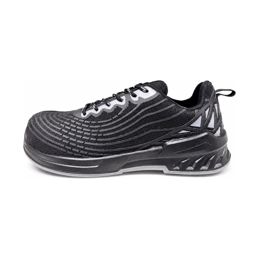 S3 safety boots for industrial workplaces